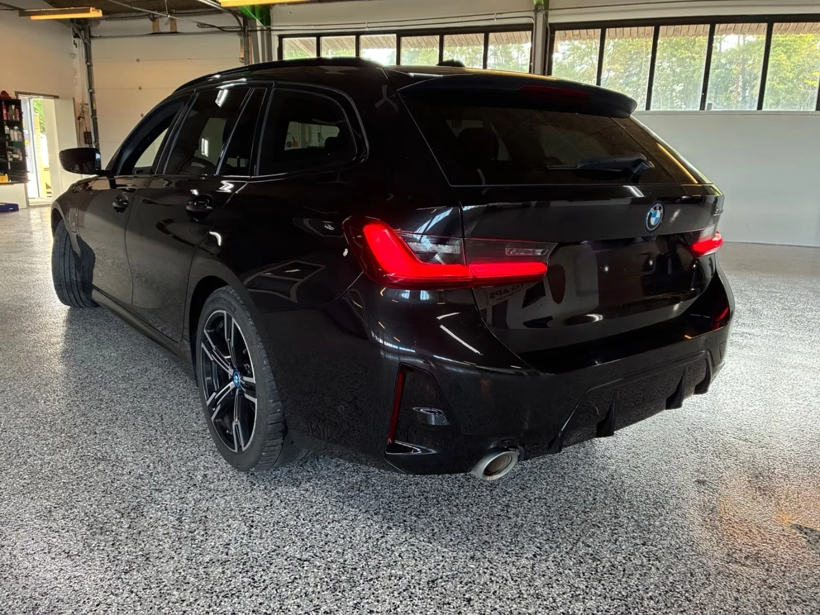 BMW 330 e Touring M-Sport, снимка 6 - Автомобили и джипове - 55686680