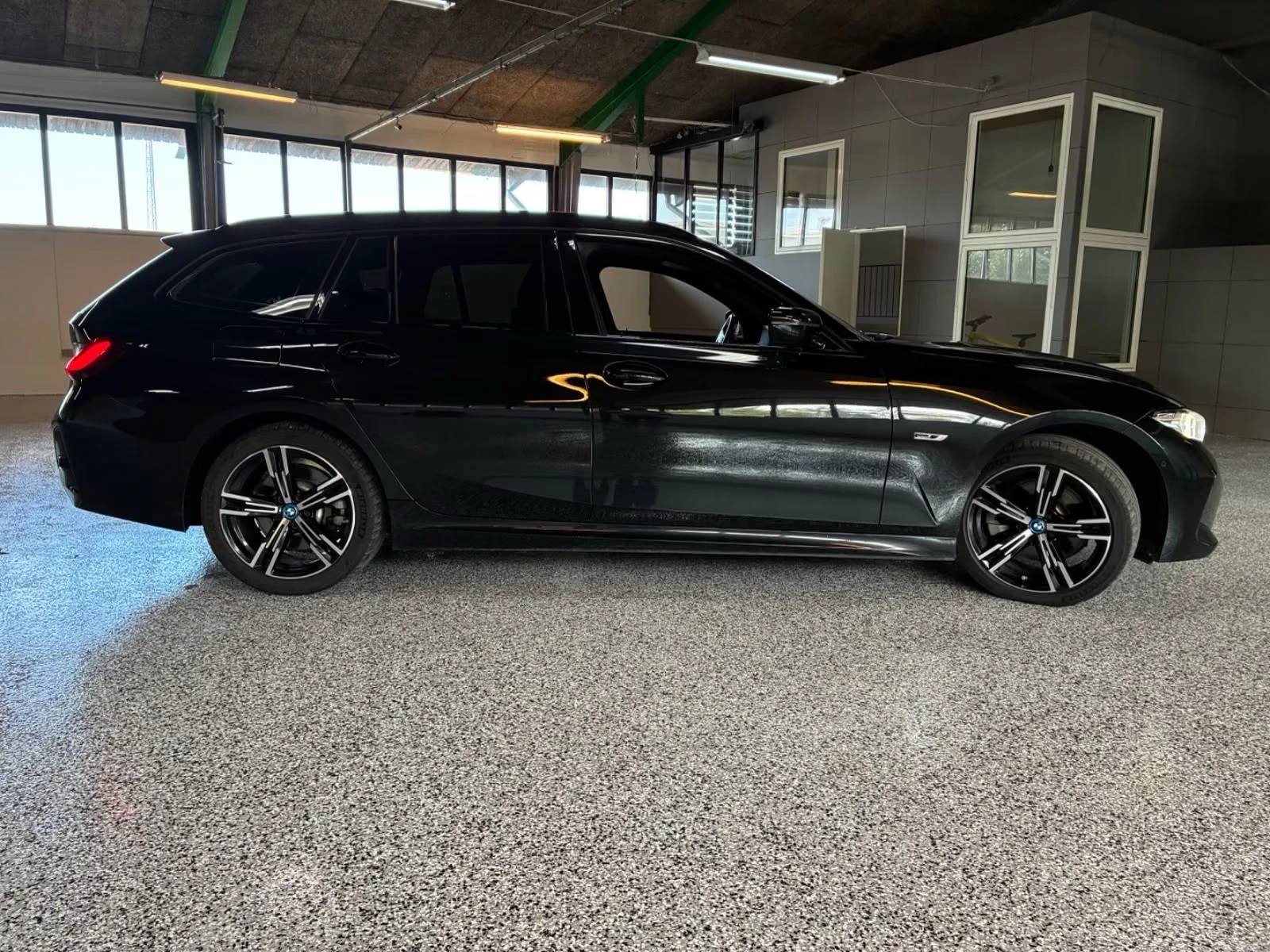 BMW 330 e Touring M-Sport, снимка 7 - Автомобили и джипове - 55686680