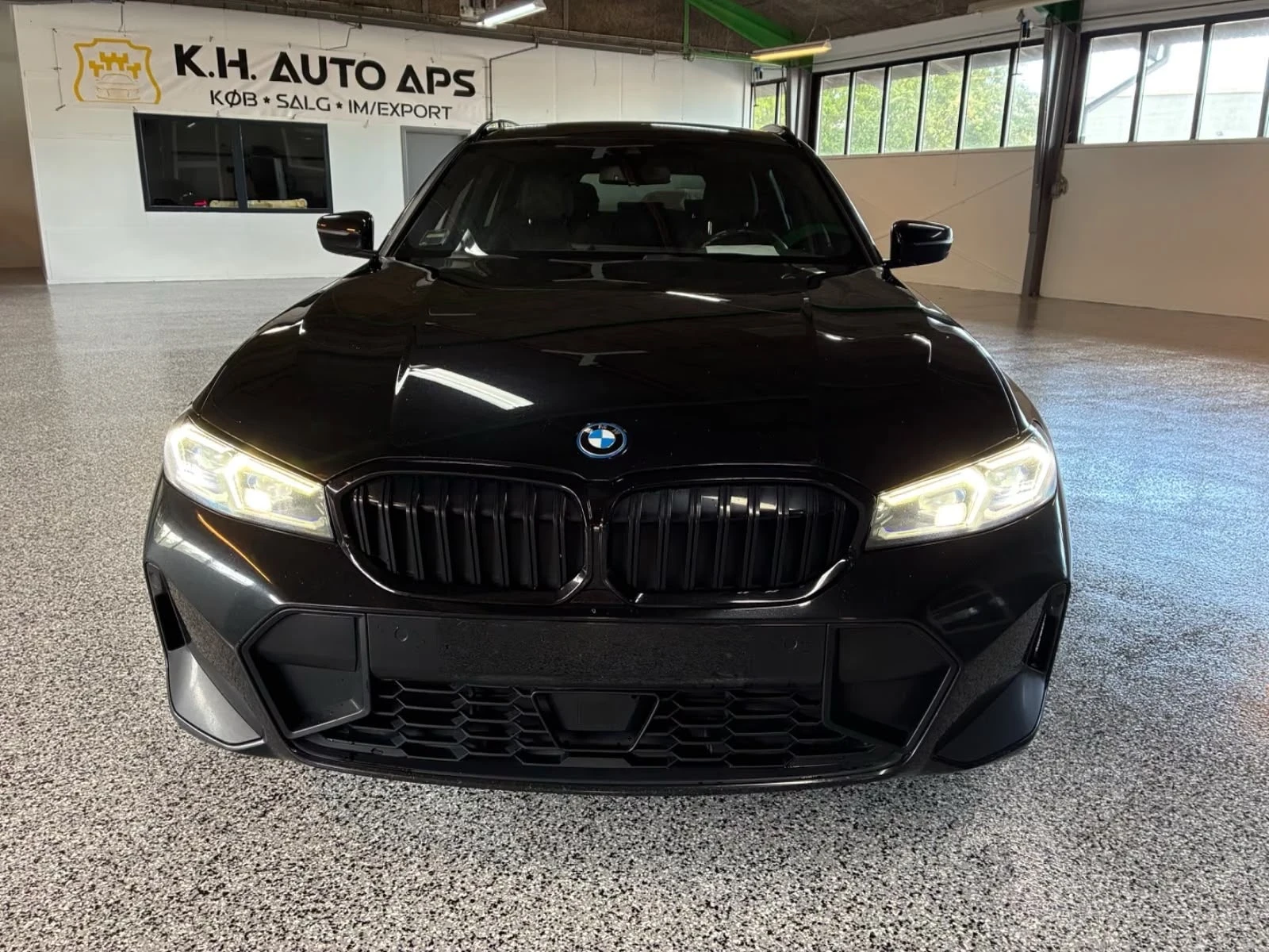BMW 330 e Touring M-Sport, снимка 2 - Автомобили и джипове - 55686680