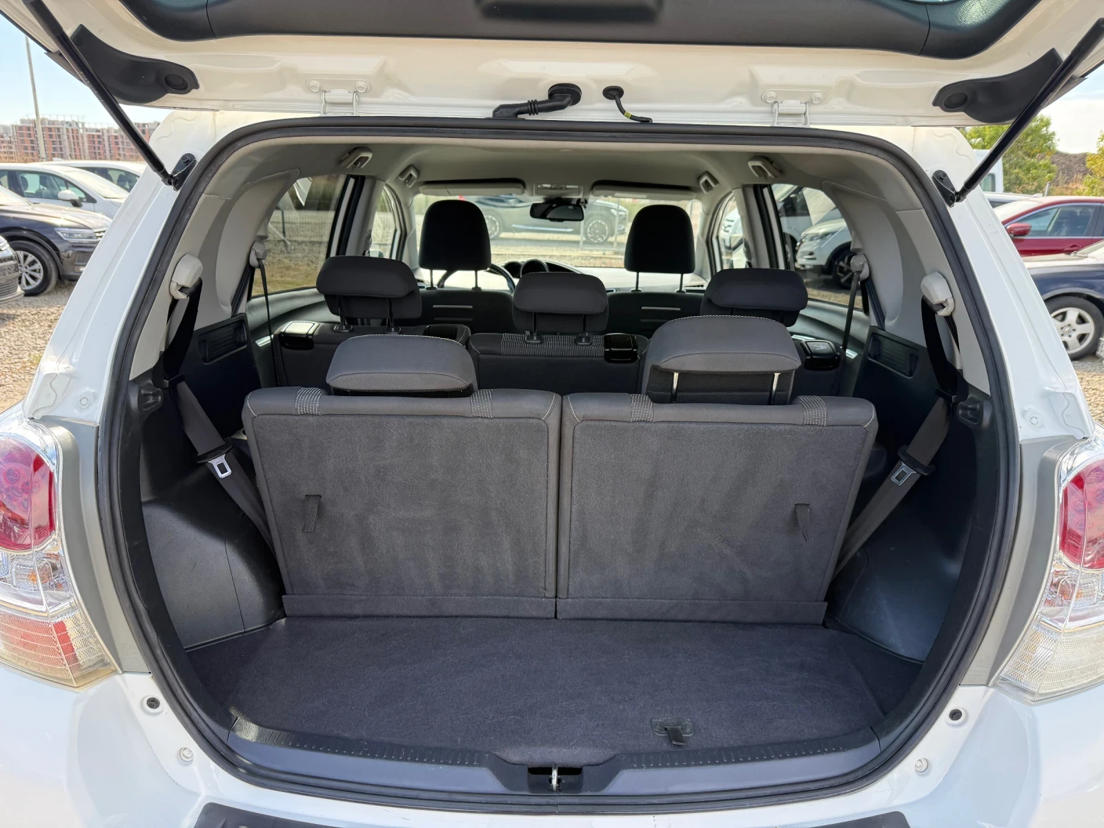 Toyota Verso 1.8i CH 7m Face-Lift 147ks, снимка 7 - Автомобили и джипове - 56138092