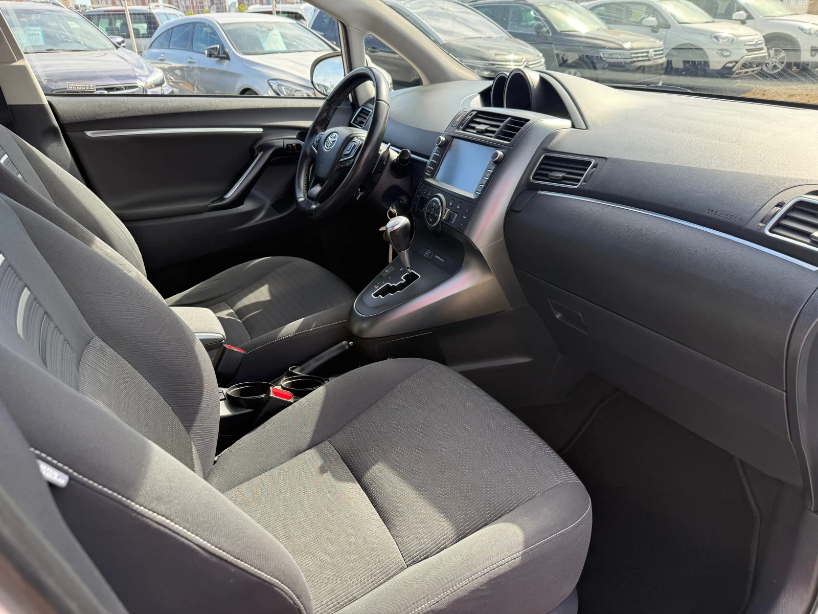 Toyota Verso 1.8i CH 7m Face-Lift 147ks, снимка 10 - Автомобили и джипове - 56138092