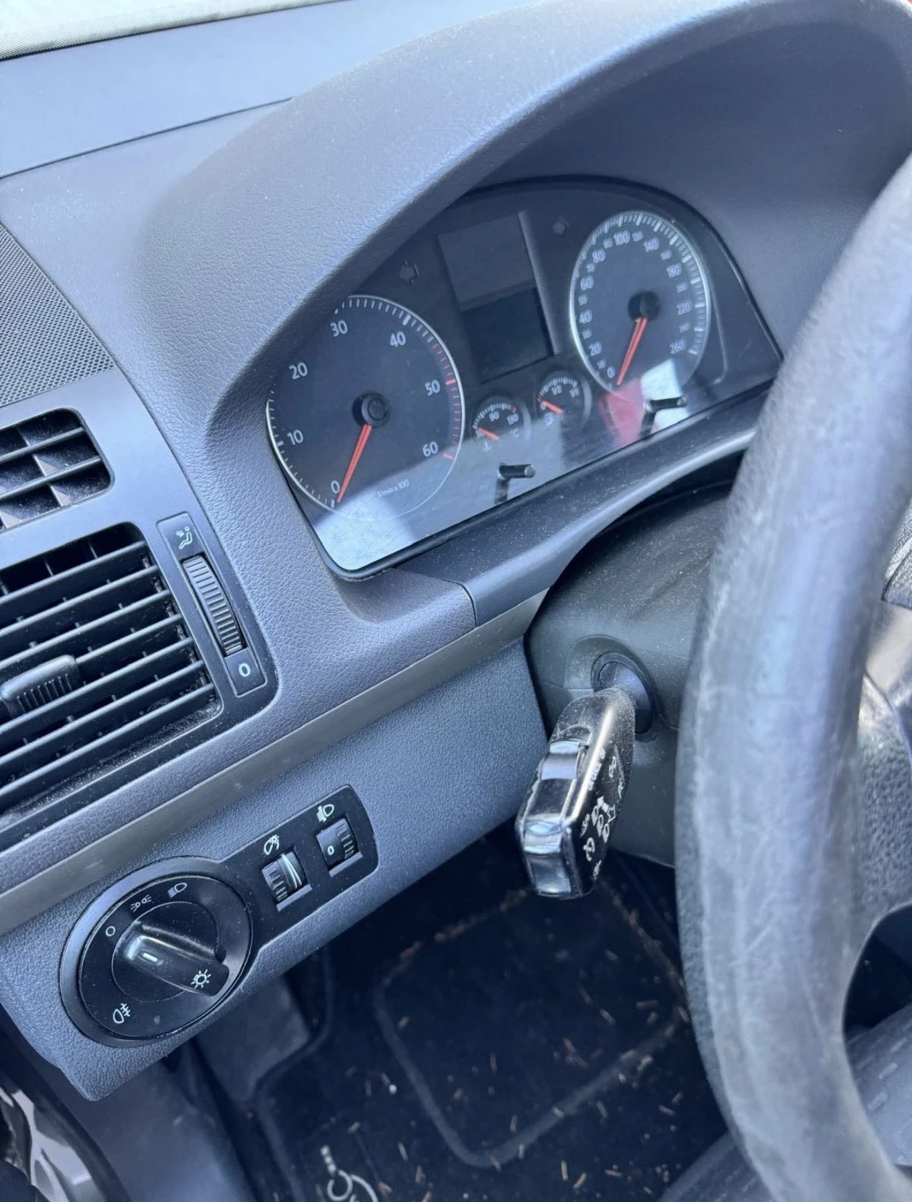 VW Touran, снимка 4 - Автомобили и джипове - 56350551