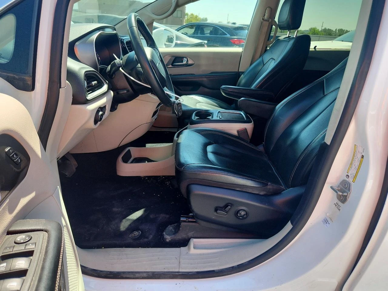 Chrysler Pacifica 3.6l Touring L, снимка 7 - Автомобили и джипове - 56422967