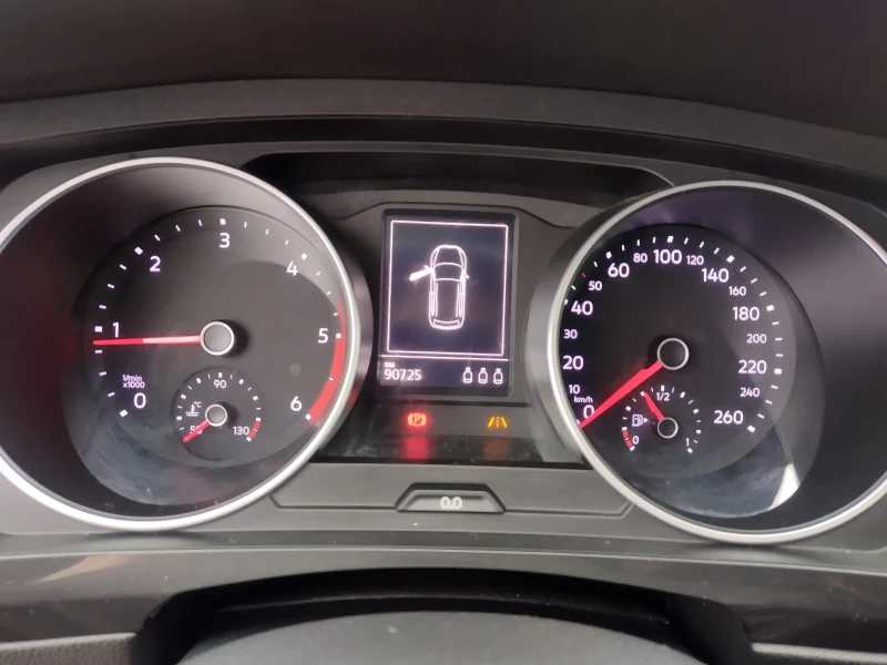 VW Tiguan 2.0 tdi, снимка 3 - Автомобили и джипове - 51547153
