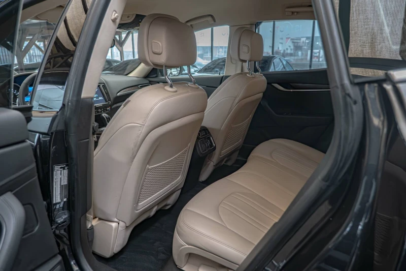 Maserati Levante Diesel/Камера/Sport/Distronic/F1/Подгрев/Sound Act, снимка 8 - Автомобили и джипове - 53206120