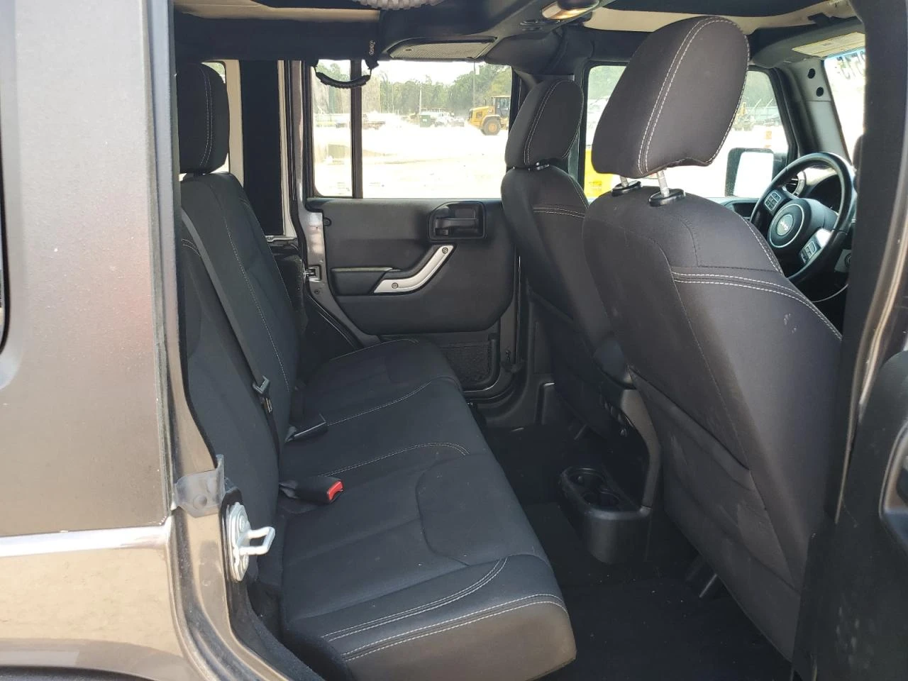 Jeep Wrangler UNLIMITED SAHARA - изображение 10