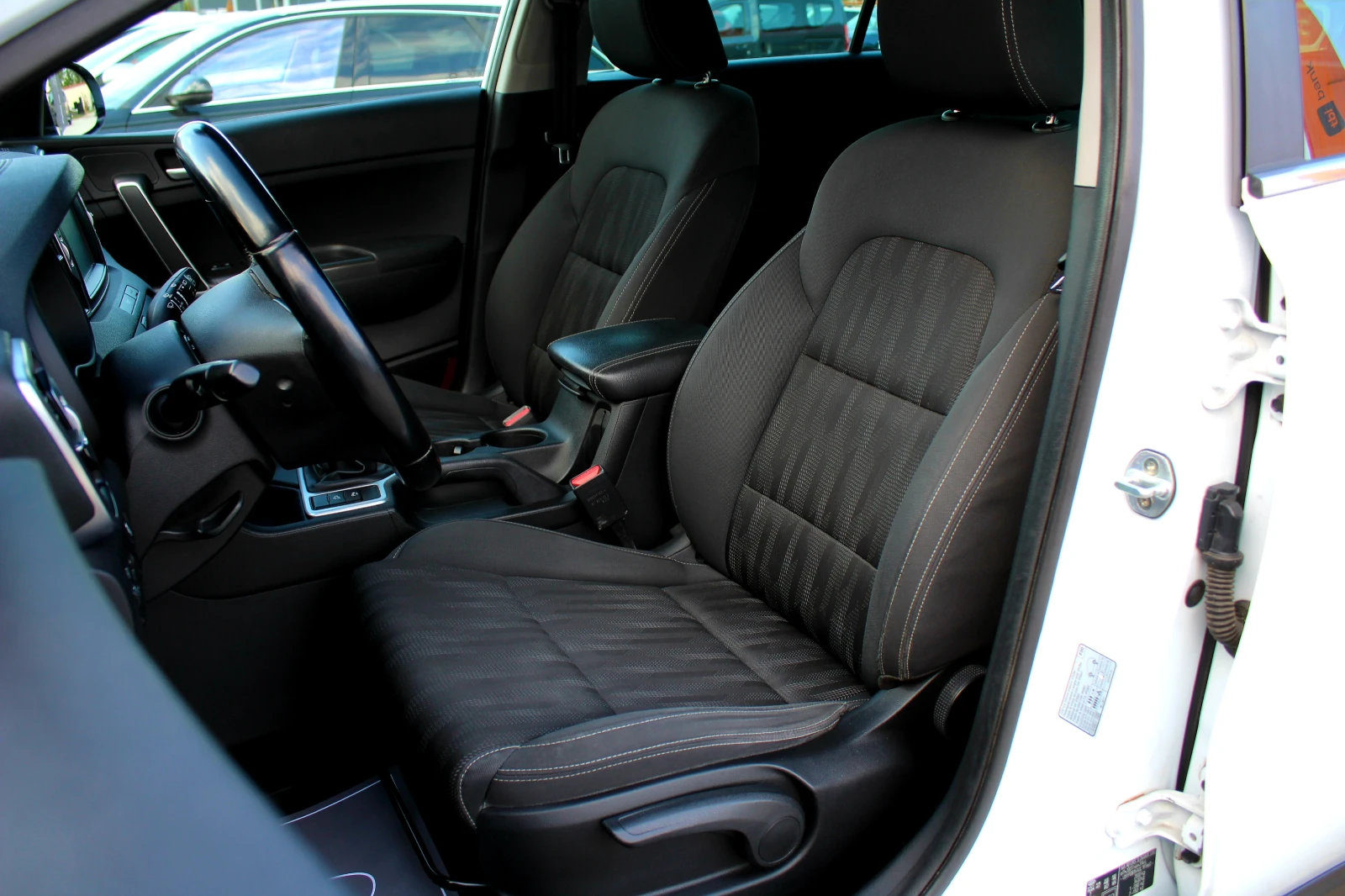 Kia Sportage 1.7CRDi СОБСТВЕН ЛИЗИНГ/ЕВРО 6В, снимка 12 - Автомобили и джипове - 54348363