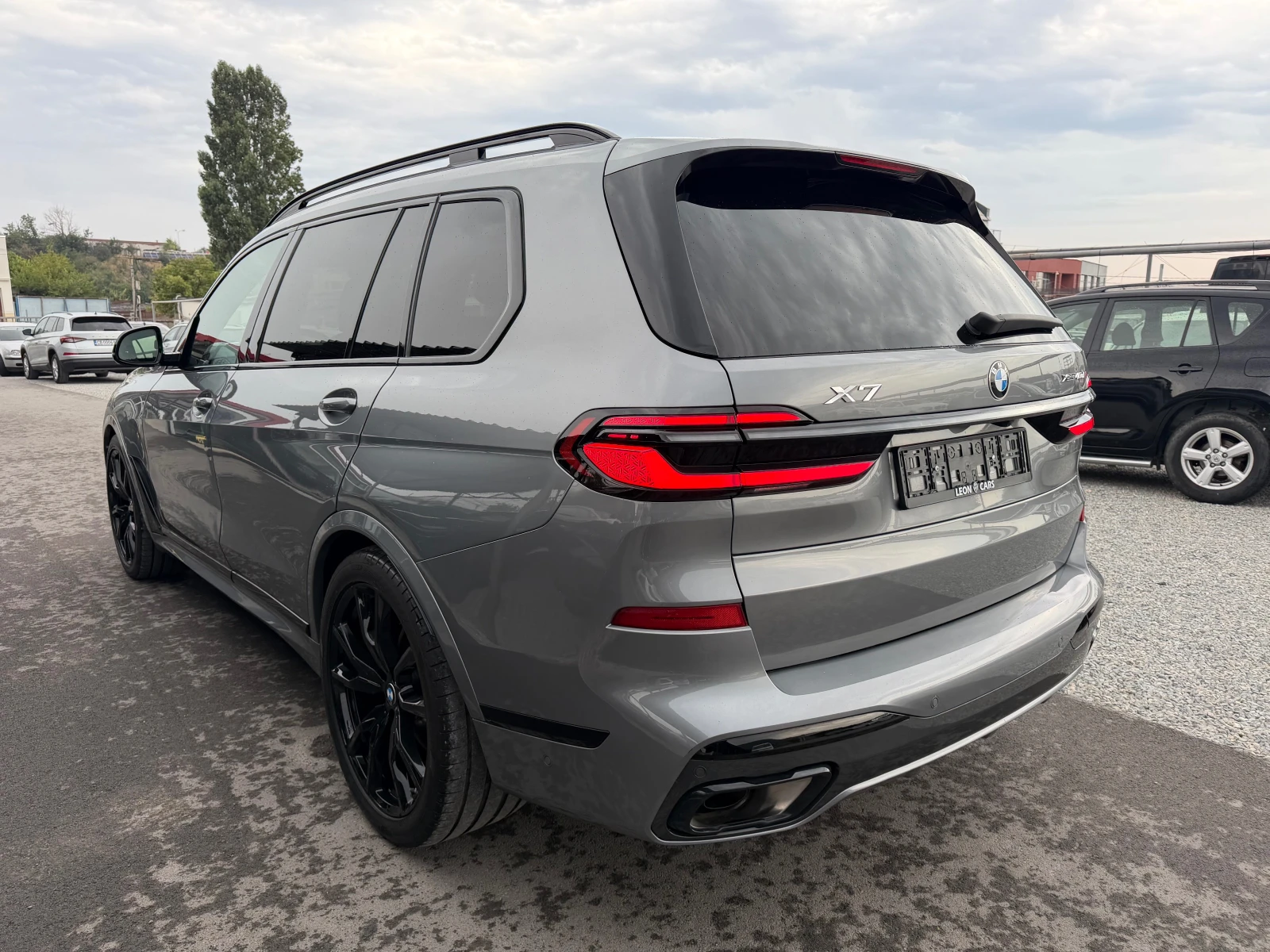BMW X7 x Drive 40d / 6+ 1 /M PAKET/ PANO / CAMERA 360 /, снимка 4 - Автомобили и джипове - 55815313