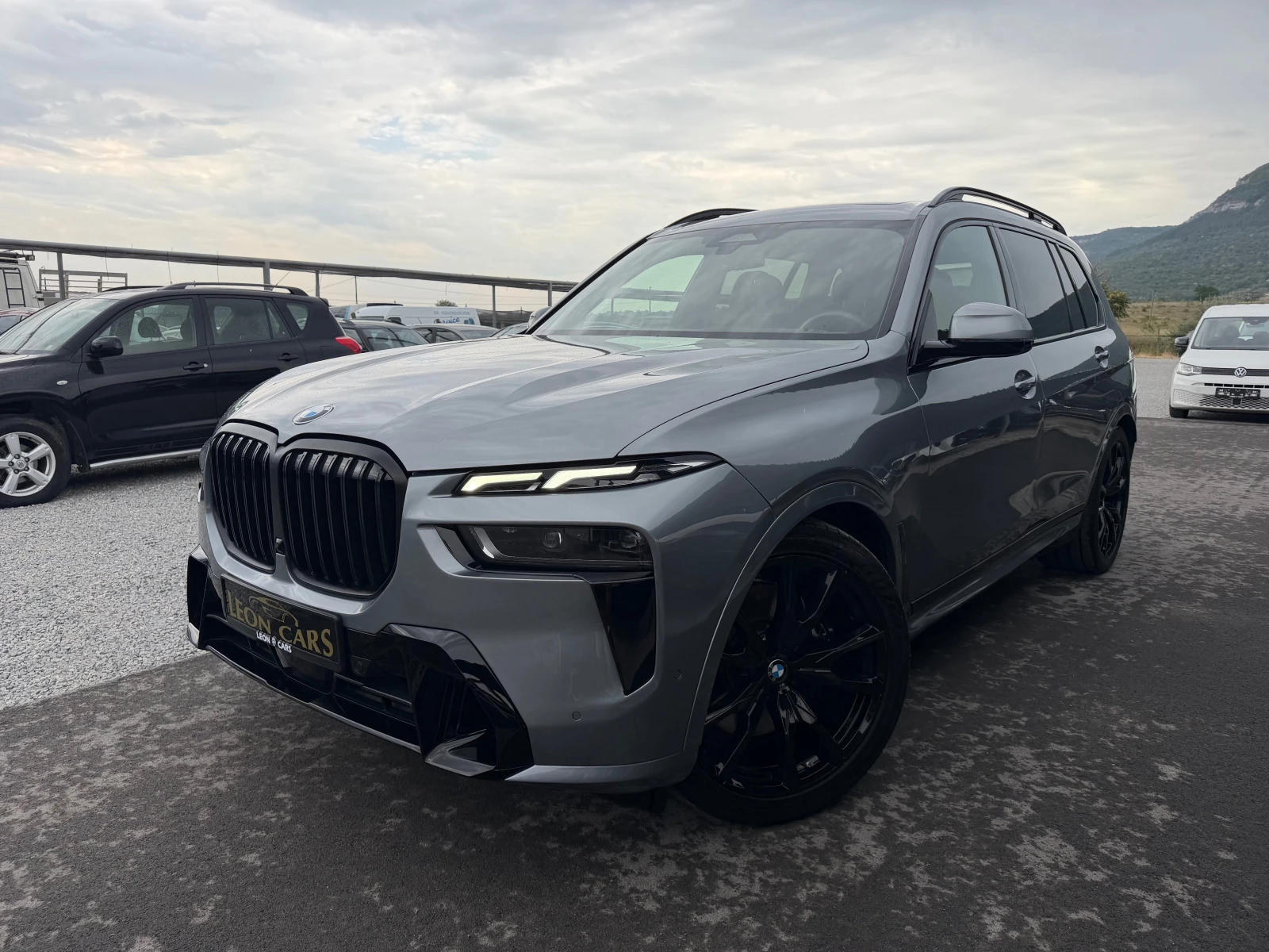 BMW X7 x Drive 40d / 6+ 1 /M PAKET/ PANO / CAMERA 360 /, снимка 2 - Автомобили и джипове - 55815313