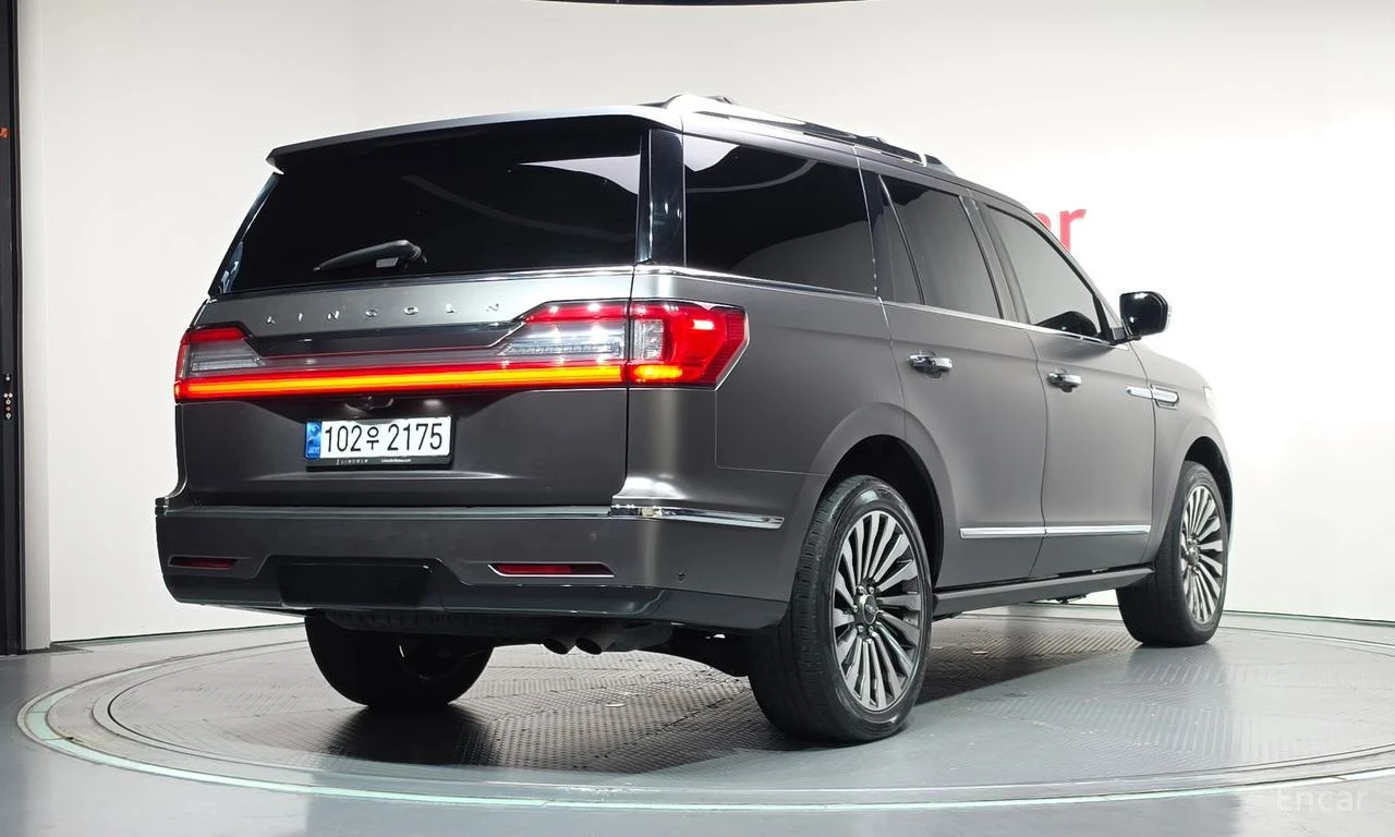 Lincoln Navigator ОБДУХВАНЕ* ДИСТРОНИК* ХЕДЪП* 360КАМЕРА* , снимка 2 - Автомобили и джипове - 56213737
