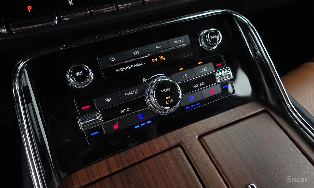Lincoln Navigator ОБДУХВАНЕ* ДИСТРОНИК* ХЕДЪП* 360КАМЕРА* , снимка 11 - Автомобили и джипове - 56213737