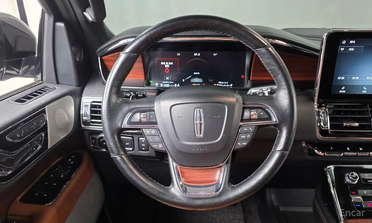Lincoln Navigator ОБДУХВАНЕ* ДИСТРОНИК* ХЕДЪП* 360КАМЕРА* , снимка 8 - Автомобили и джипове - 56213737
