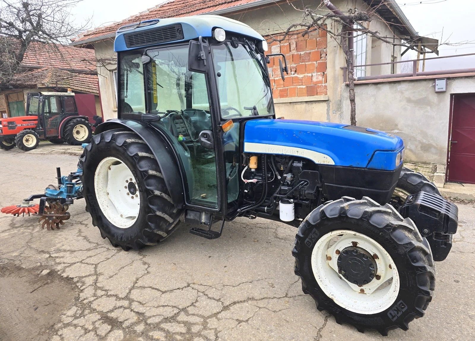 Трактор New Holland TN95F, снимка 1