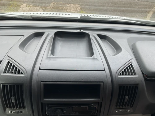 Поставка/жабка за табло Citroen Jumper/Fiat Ducato/Peugeot Boxer 2014- 735699812,6472115AG