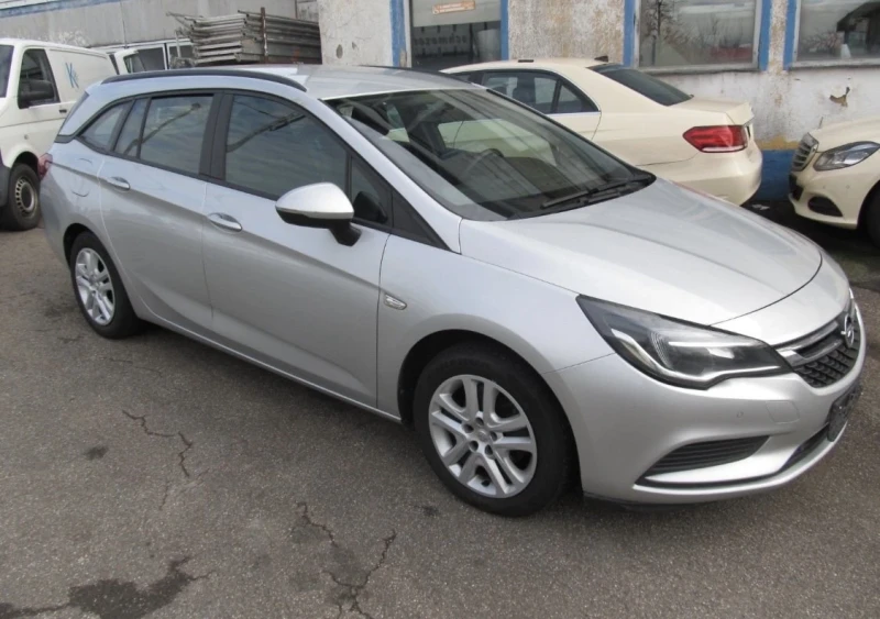 Opel Astra 1.6cdti, снимка 1 - Автомобили и джипове - 49144407