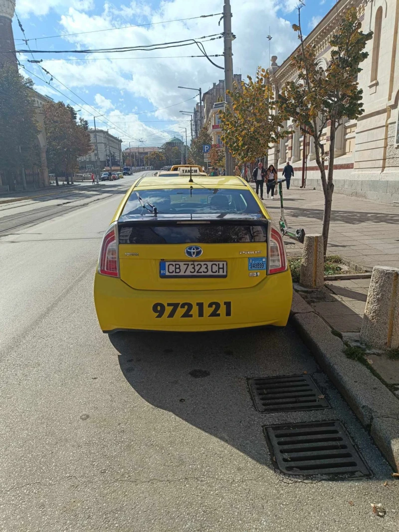 Toyota Prius, снимка 3 - Автомобили и джипове - 47493328