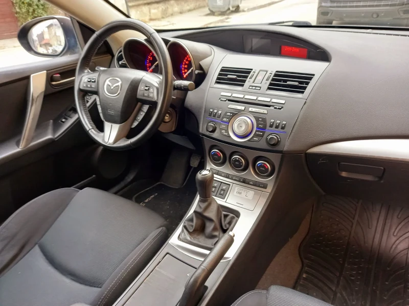 Mazda 3 1.6i / 105, снимка 9 - Автомобили и джипове - 48967469