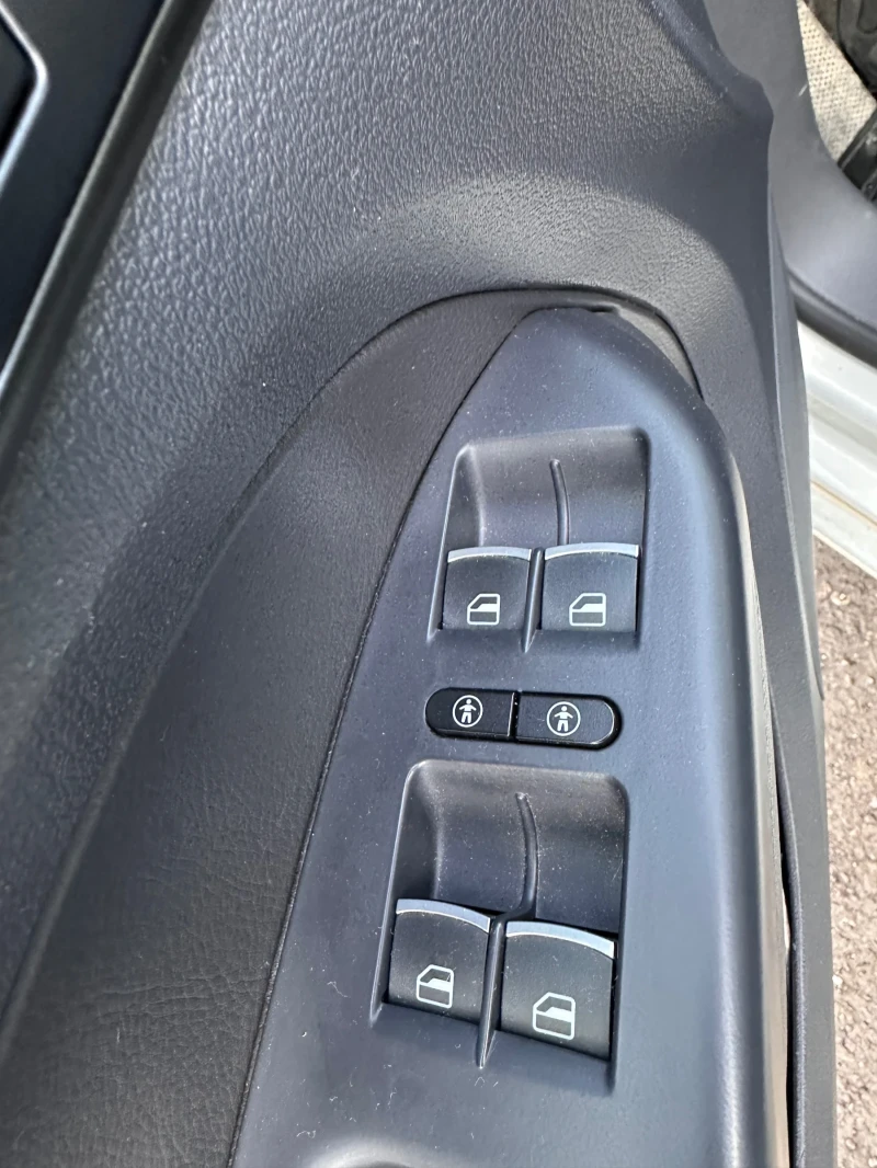 VW Touran Highline, снимка 10 - Автомобили и джипове - 53075421