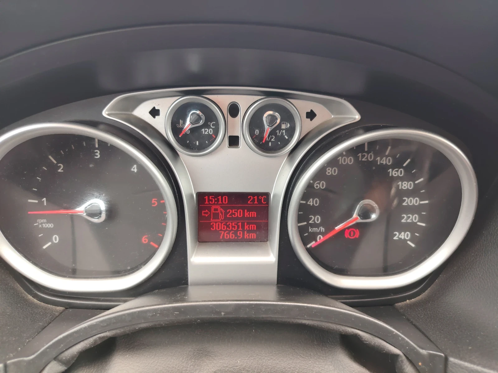Ford Focus 1.6 TDCI - изображение 9