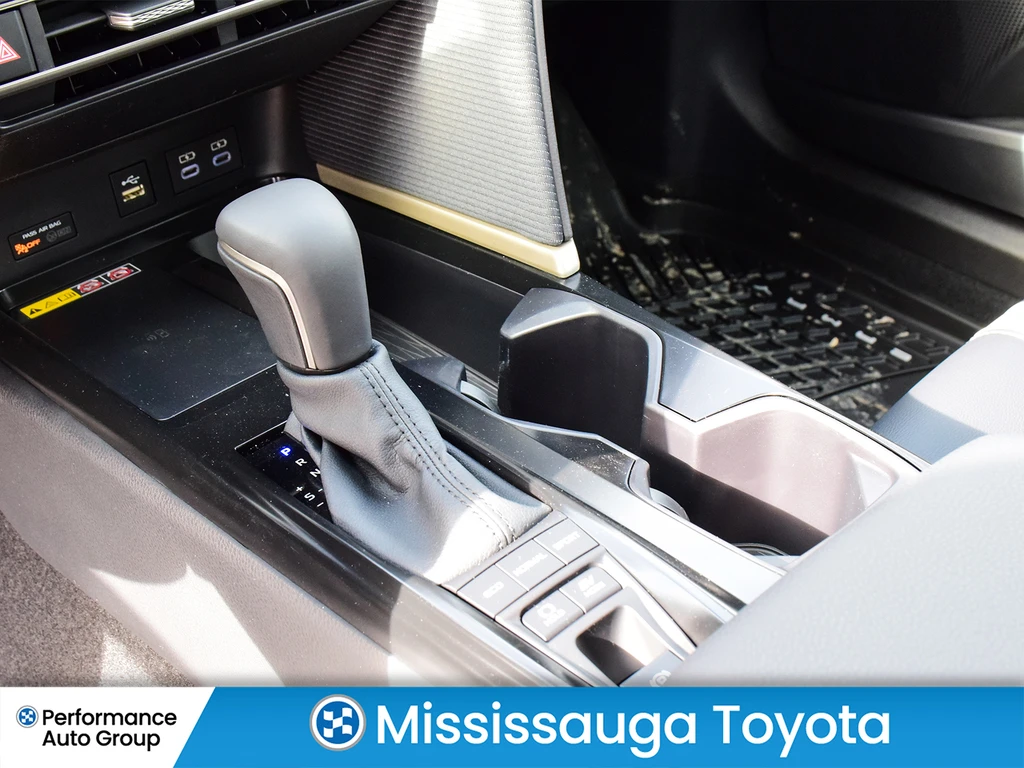 Toyota Camry Hybrid* 4WD* Underground* Чисто нова, снимка 13 - Автомобили и джипове - 54218084