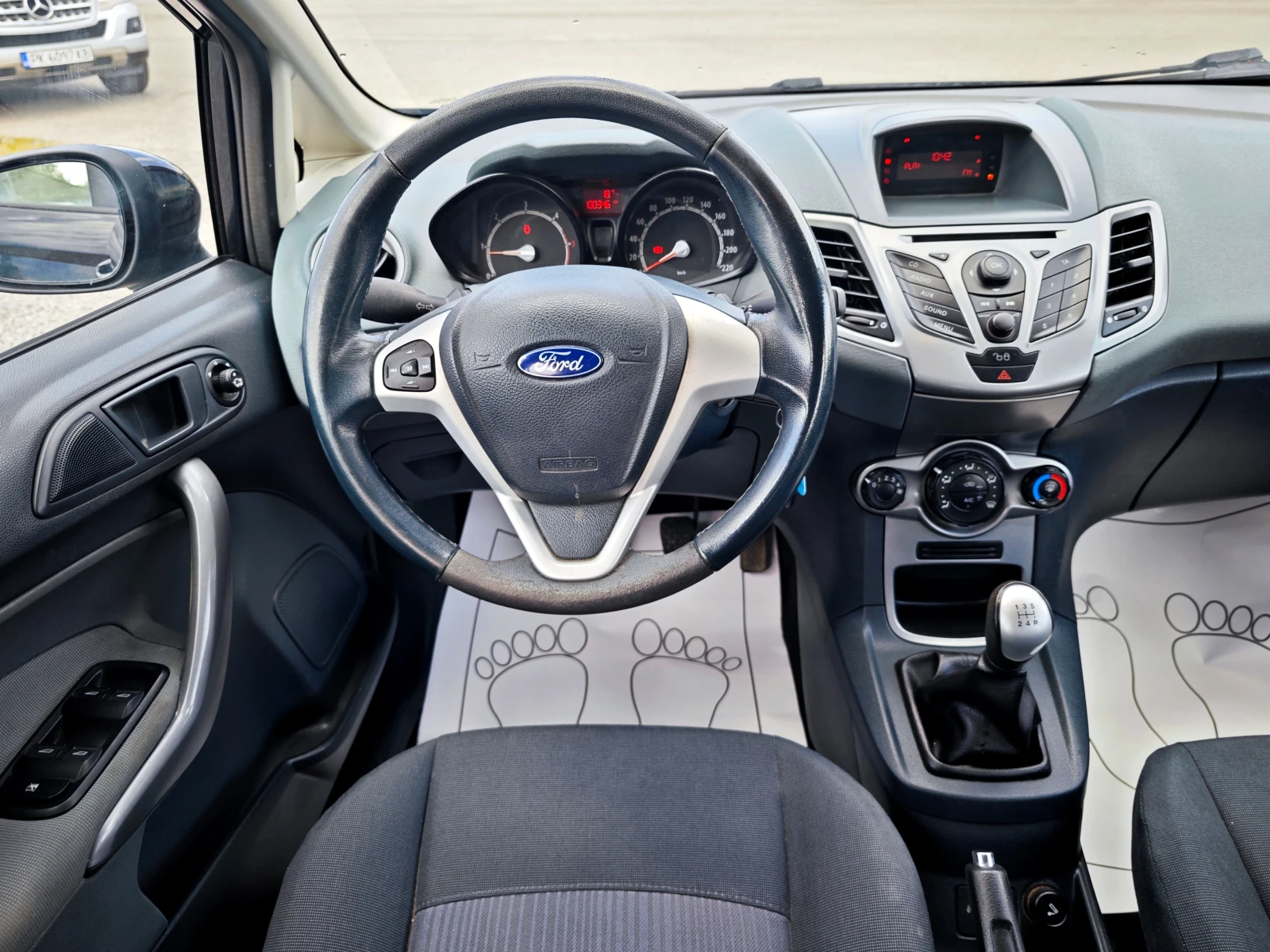 Ford Fiesta 1.4 TDCi Titanium, снимка 11 - Автомобили и джипове - 54576480
