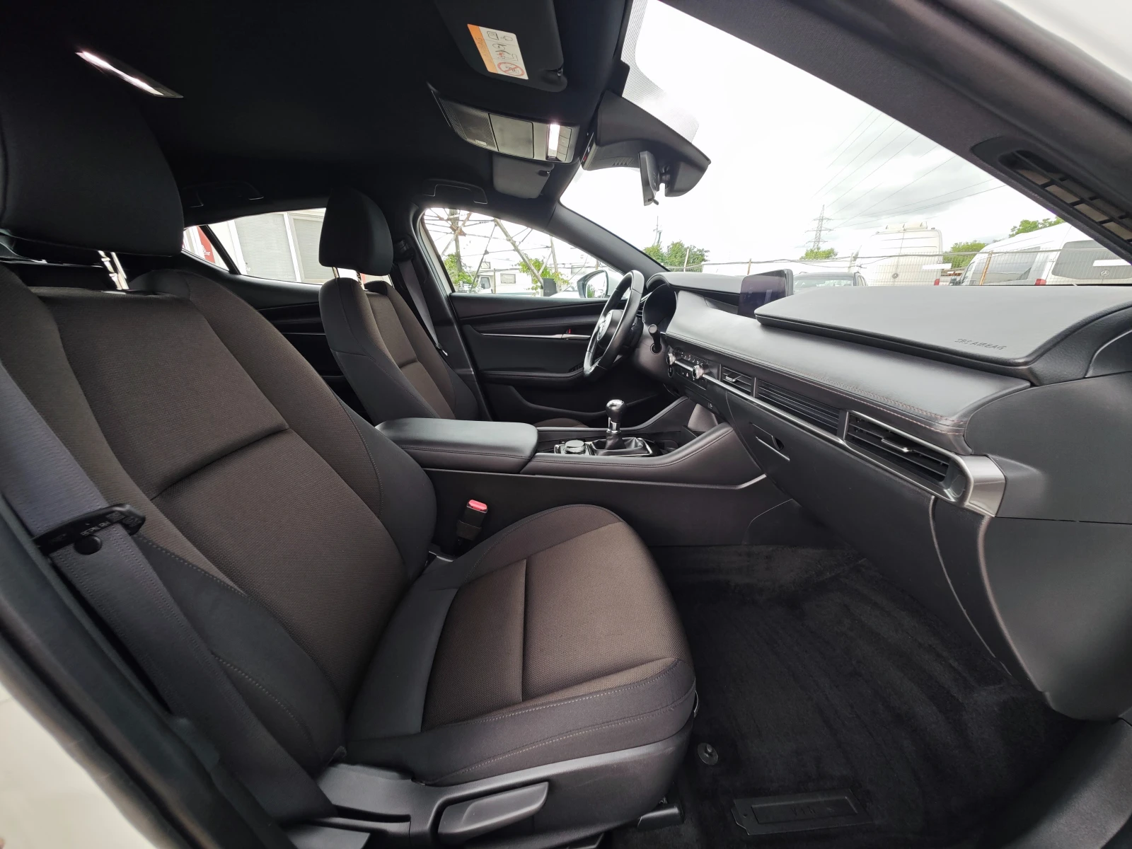 Mazda 3 2.0 HYBRID, снимка 12 - Автомобили и джипове - 54752572