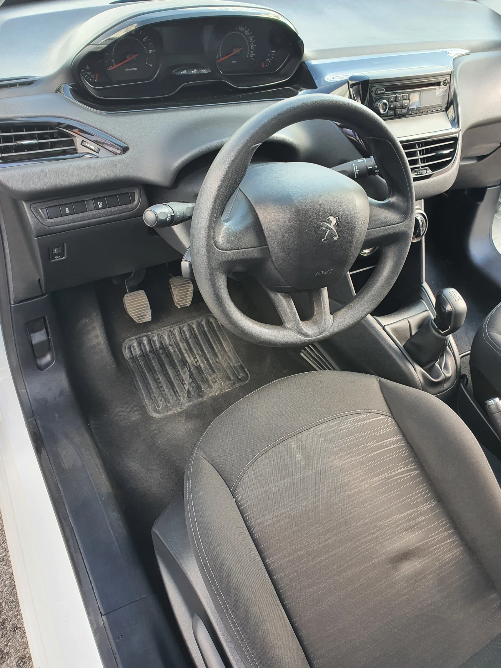 Peugeot 208, снимка 8 - Автомобили и джипове - 54767246