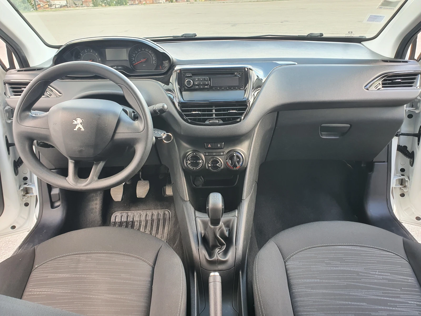 Peugeot 208, снимка 10 - Автомобили и джипове - 54767246