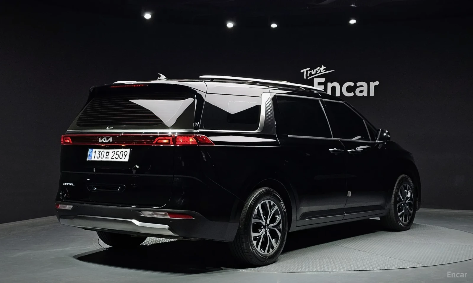 Kia Carnival 9-Seater Noblesse, снимка 2 - Автомобили и джипове - 55049986