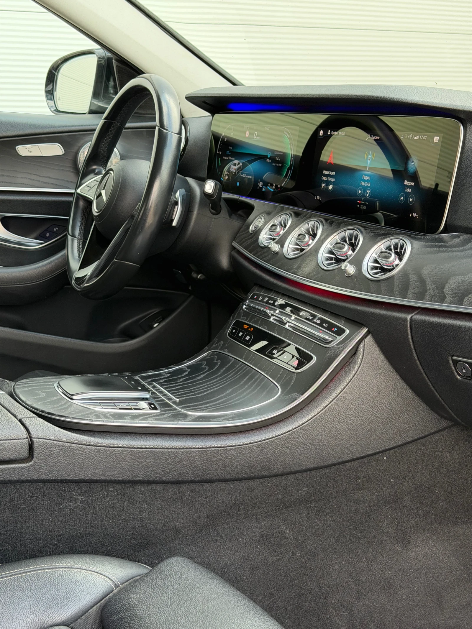 Mercedes-Benz E 220 FACELIFT, MBUX, снимка 8 - Автомобили и джипове - 55397603