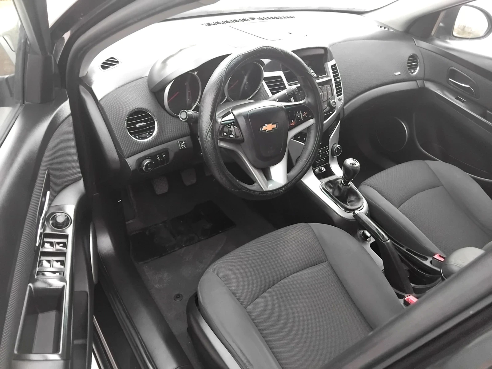 Chevrolet Cruze 1.6i16V+ КЛИМА + ГАЗ. 2012г, снимка 17 - Автомобили и джипове - 55956892