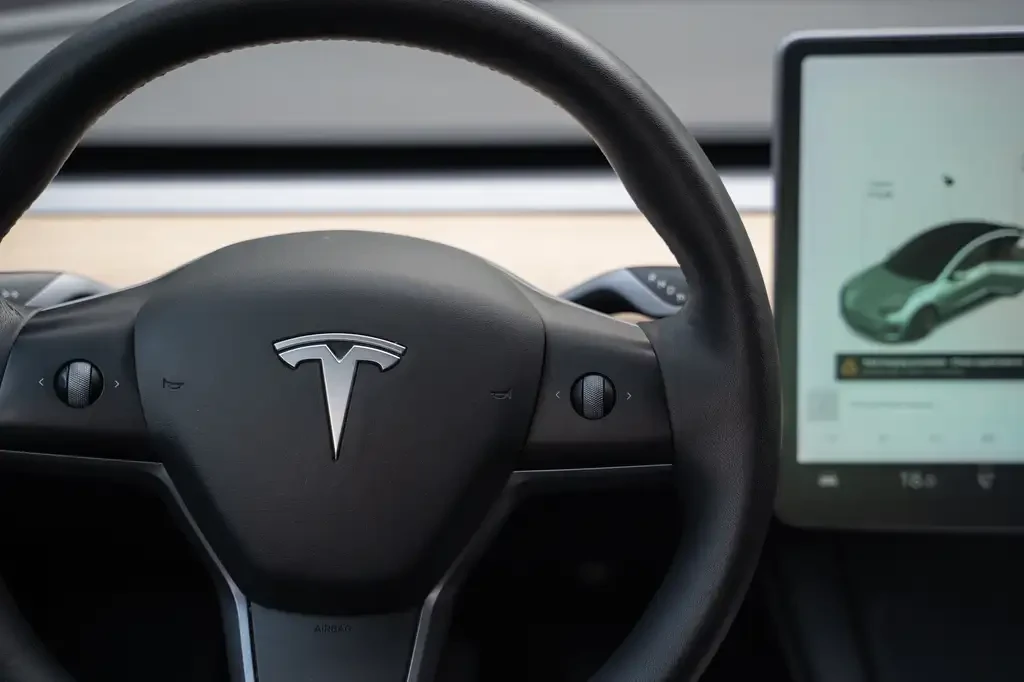 Tesla Model 3 Long Range| 560km| ACC| BSM| LDA, снимка 13 - Автомобили и джипове - 56061648