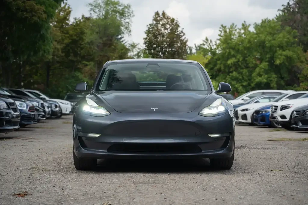 Tesla Model 3 Long Range| 560km| ACC| BSM| LDA, снимка 2 - Автомобили и джипове - 56061648