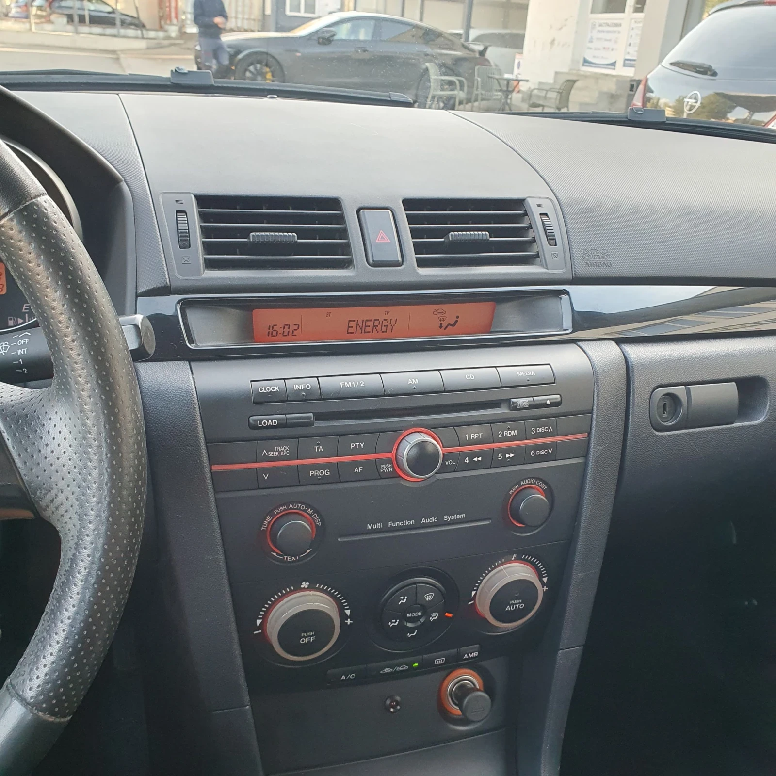 Mazda 3 1.6i, снимка 14 - Автомобили и джипове - 56636398