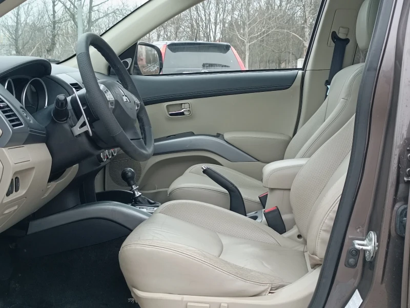 Mitsubishi Outlander 2.2/Автоматик/Нави/Камера/Кожа/Ксенон, снимка 6 - Автомобили и джипове - 53225229
