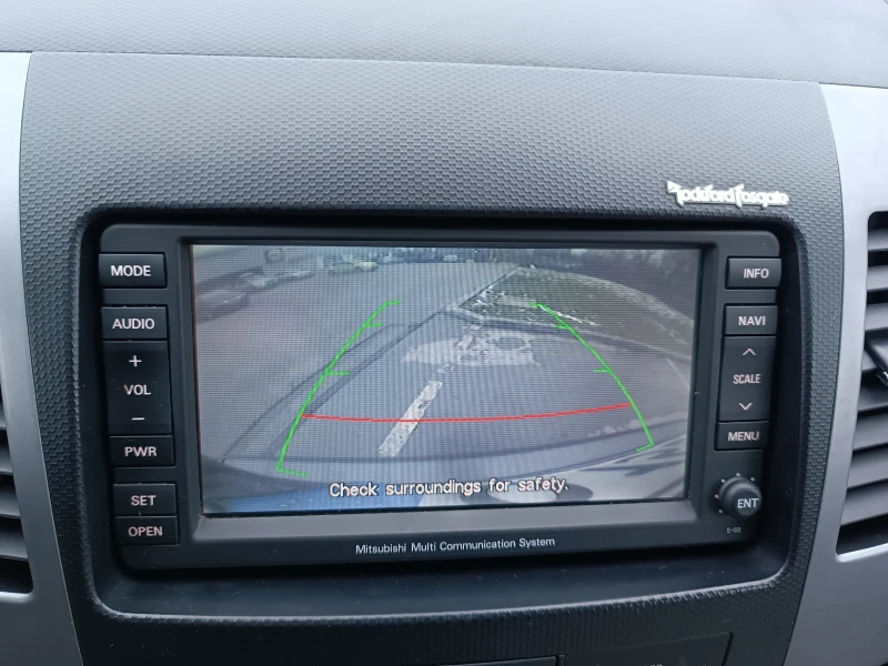 Mitsubishi Outlander 2.2/Автоматик/Нави/Камера/Кожа/Ксенон, снимка 12 - Автомобили и джипове - 53225229