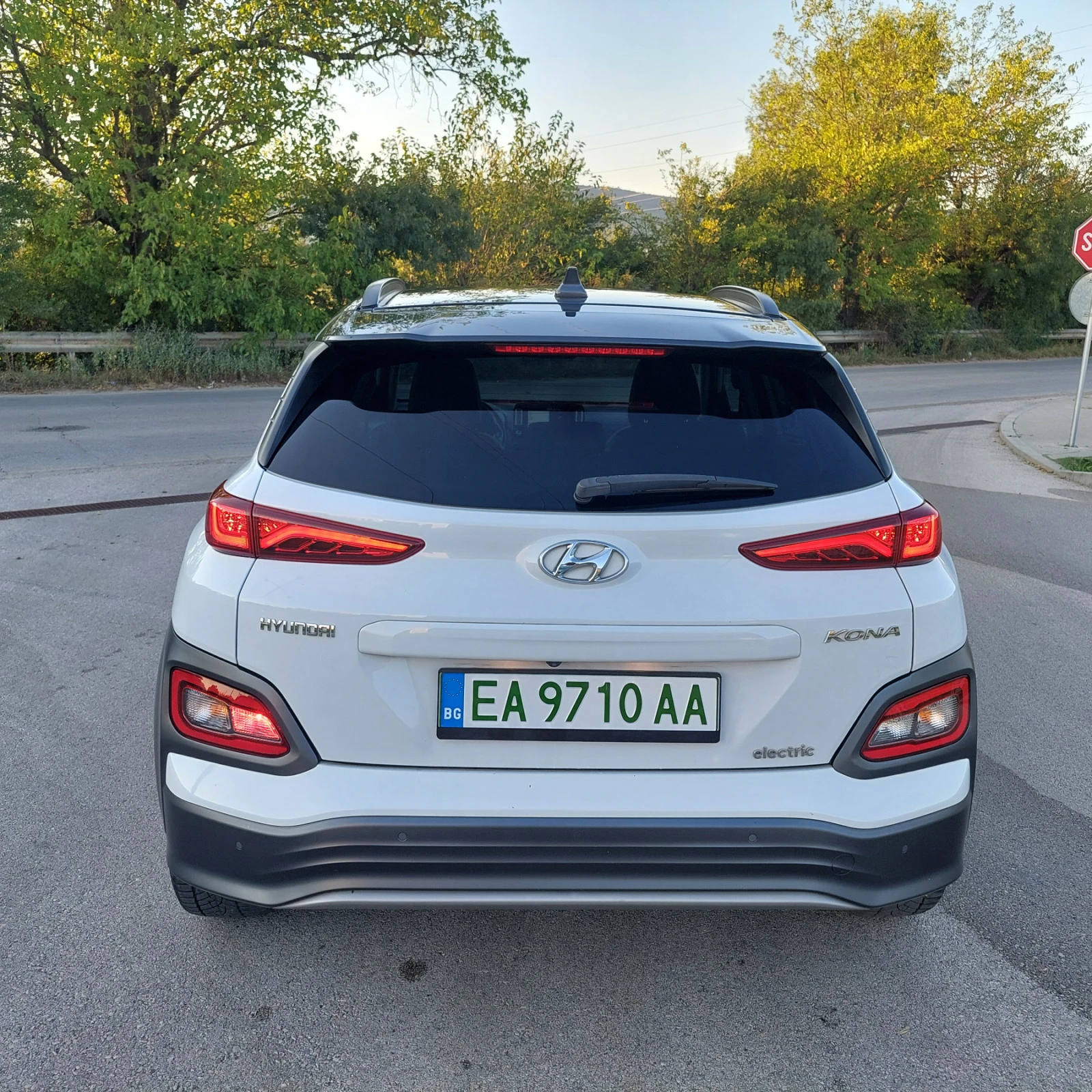 Hyundai Kona 64KWh PREMIUM/FULL ASS/KRELL/DISTRONIC, гаранция 6 - изображение 3