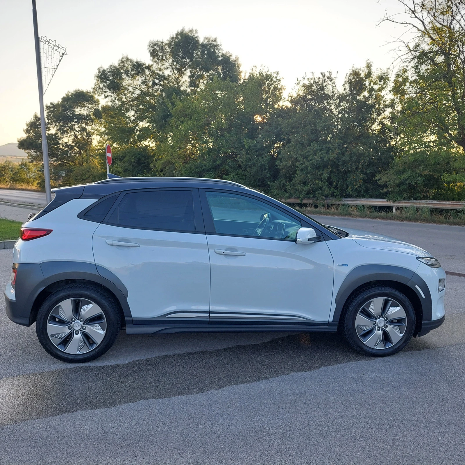 Hyundai Kona 64KWh PREMIUM/FULL ASS/KRELL/DISTRONIC, гаранция 6 - изображение 4