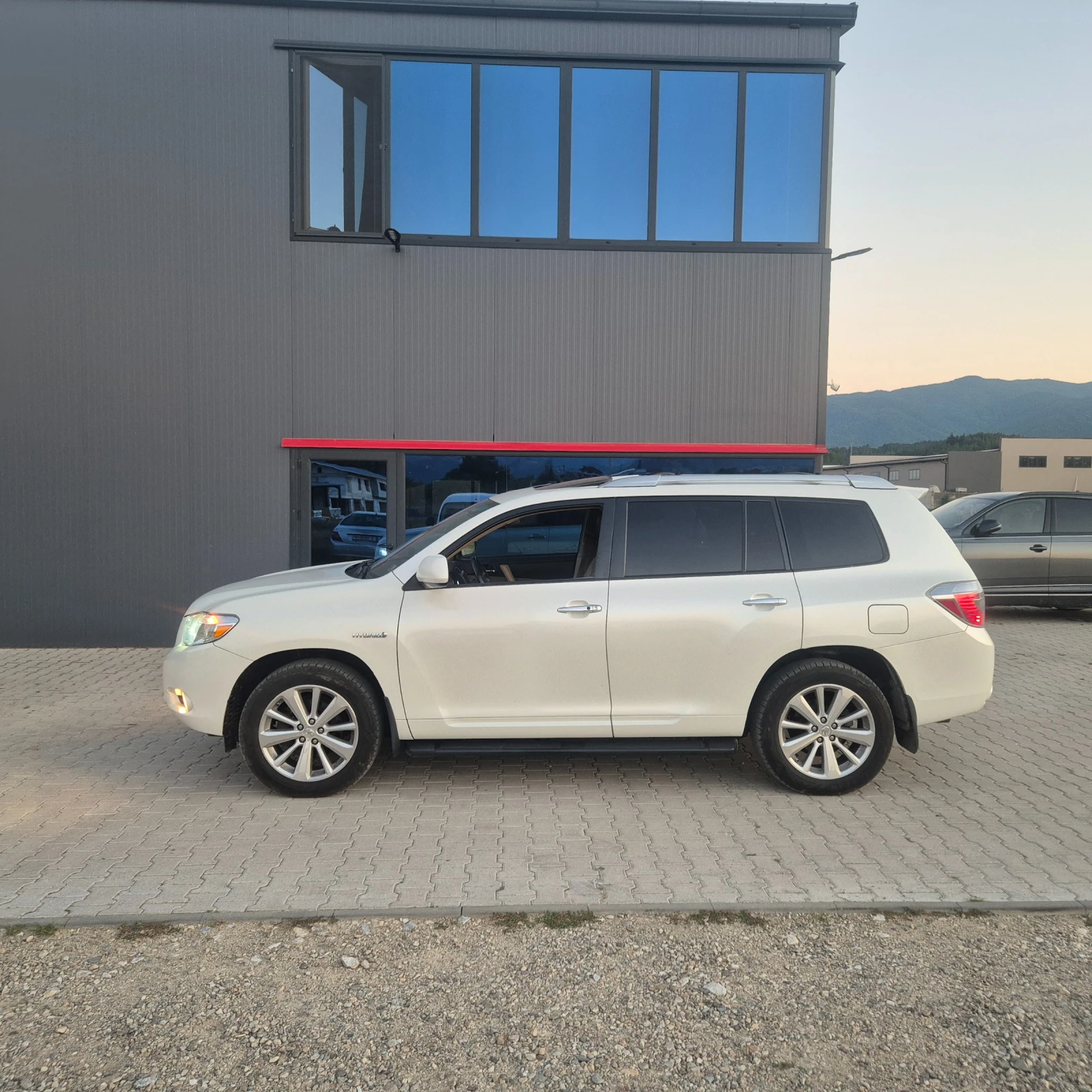 Toyota Highlander HYBRID - изображение 2