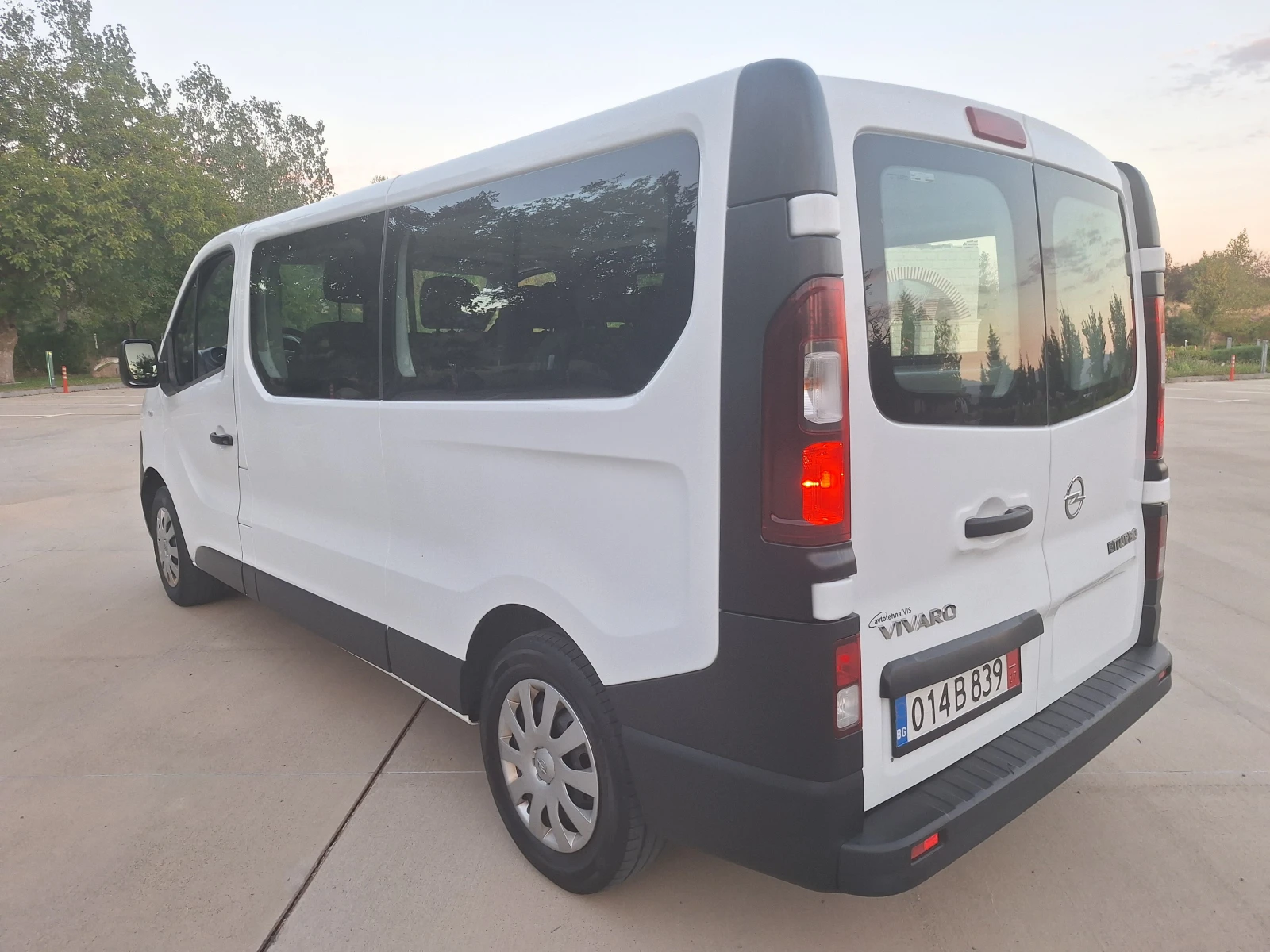 Opel Vivaro 8+ 1 ДЪЛГА БАЗА КЛИМА ЕВРО6b, снимка 5 - Бусове и автобуси - 56121326