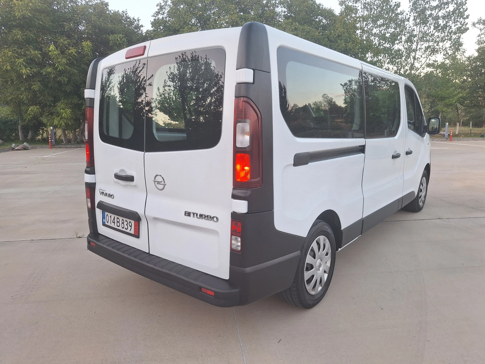 Opel Vivaro 8+ 1 ДЪЛГА БАЗА КЛИМА ЕВРО6b, снимка 7 - Бусове и автобуси - 56121326