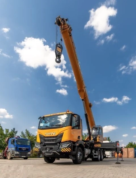 Iveco X-Way с Автокран PALFINGER SANY SPC250 , снимка 2 - Камиони - 47053446