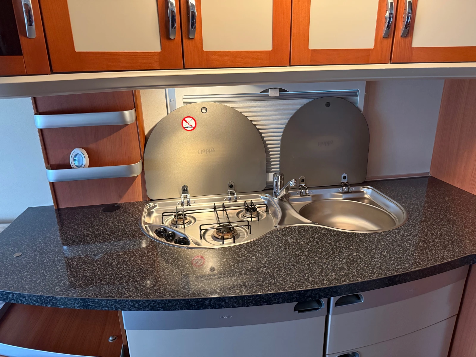 Каравана Hobby Prestige 560 UFE, снимка 11 - Каравани и кемпери - 54058837