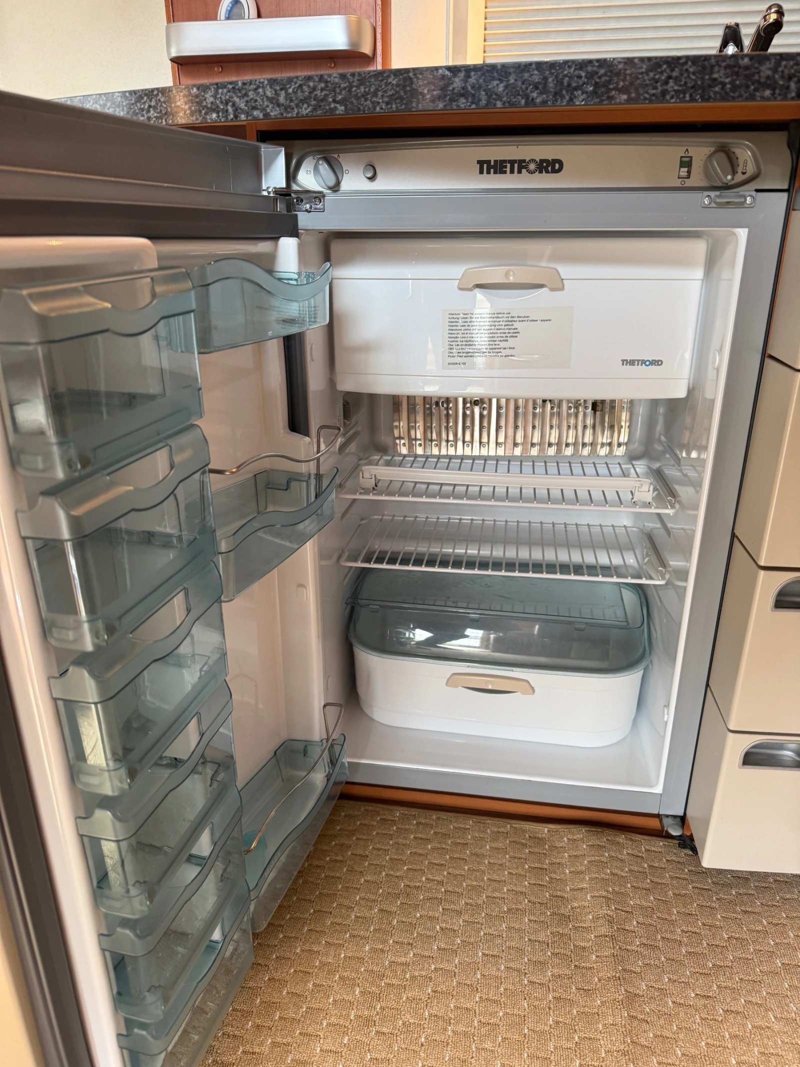 Каравана Hobby Prestige 560 UFE, снимка 12 - Каравани и кемпери - 54058837