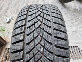 Гуми Зимни 245/45R18, снимка 1