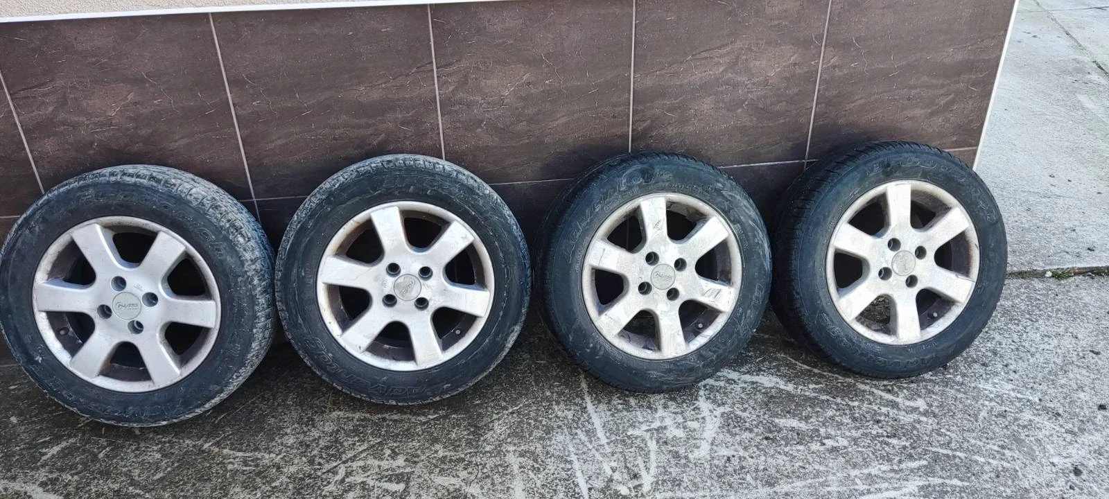 Гуми с джанти BF Goodrich 185/60R14, снимка 2 - Гуми и джанти - 54330813