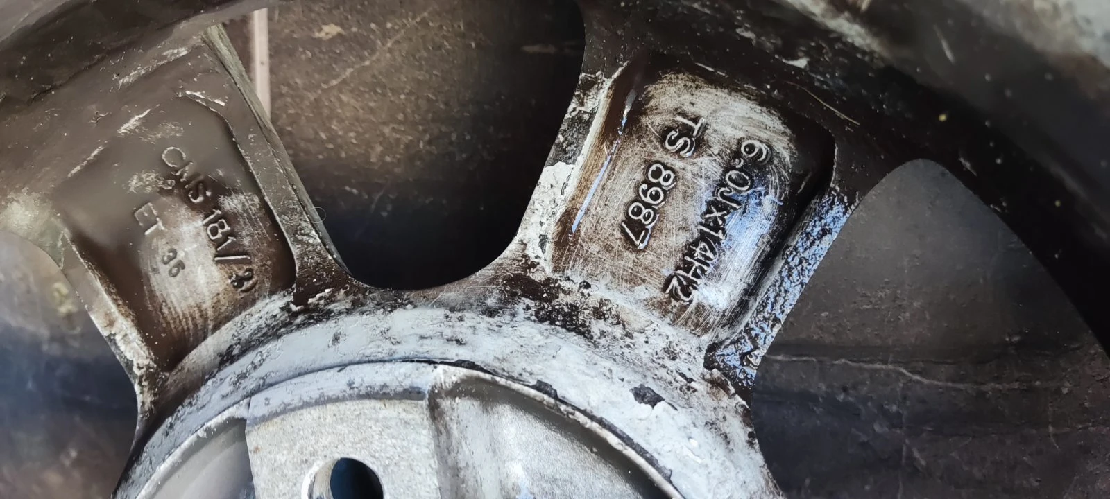 Гуми с джанти BF Goodrich 185/60R14, снимка 3 - Гуми и джанти - 54330813