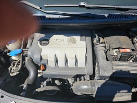 VW Touran 2.0TDI, снимка 17 - Автомобили и джипове - 45174566