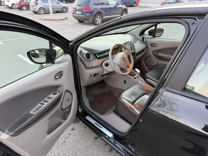Renault Zoe 41kwh Bose Камера Парктроник Кожа Подгрев , снимка 10 - Автомобили и джипове - 52828740