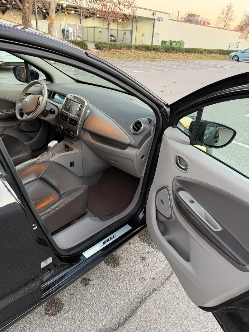Renault Zoe 41kwh Bose Камера Парктроник Кожа Подгрев , снимка 16 - Автомобили и джипове - 52828740